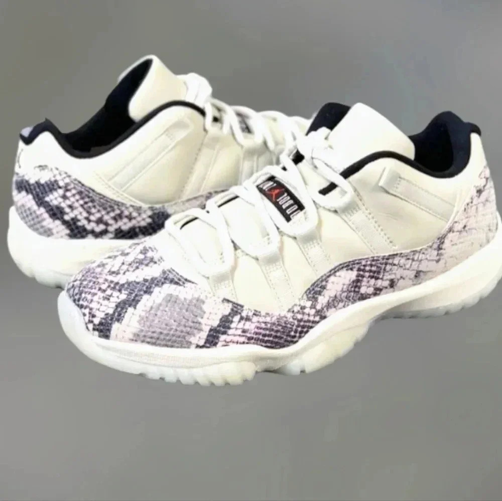 Air Jordan Retro 11 Low 'Light Bone Snakeskin' size 9(M)
